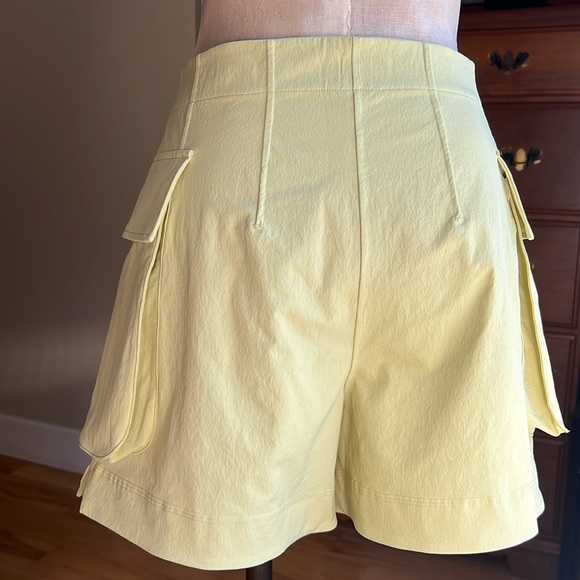 Lululemon Relaxed Fit Super High Rise Cargo Short 4” - Picture 6 of 13
